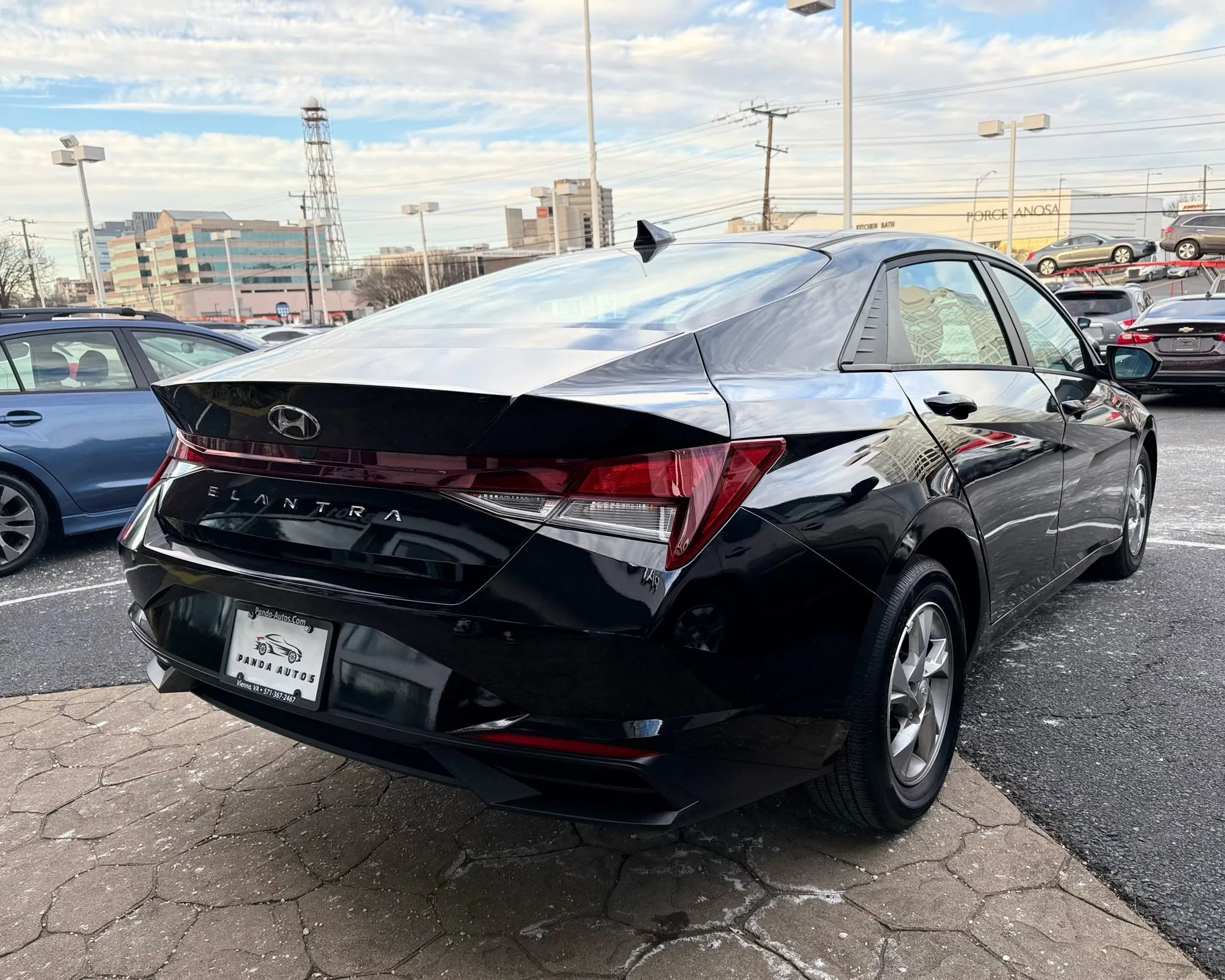 Used 2021 Hyundai Elantra SE w/ Cargo Package image 7