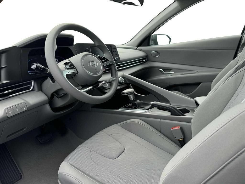 New 2025 Hyundai Elantra SE FWD image 14
