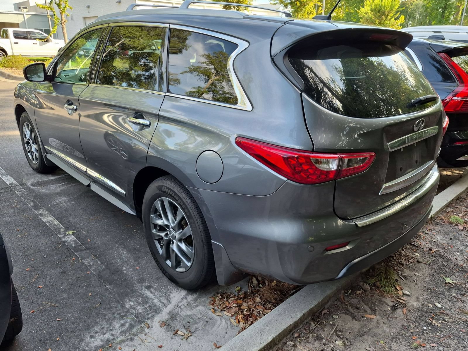 Used 2015 INFINITI QX60 Luxe w/ Premium Plus Package AWD/4WD image 4