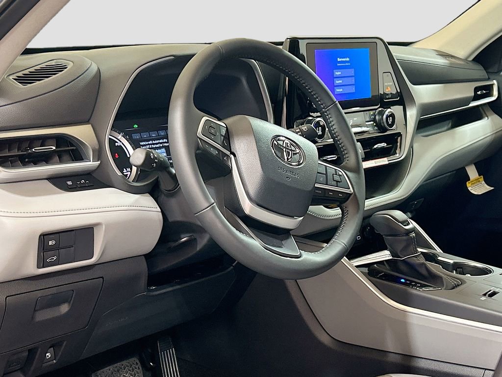 New 2026 Toyota Highlander XLE image 9