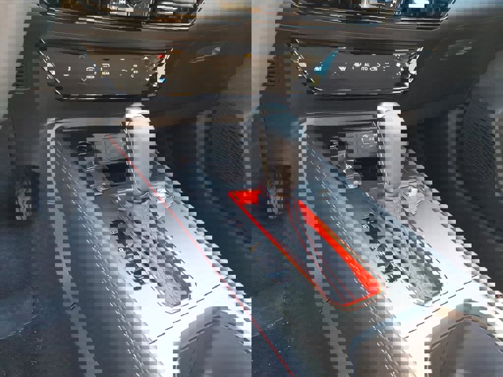 New 2026 Nissan Kicks SR w/ Cold Weather Package image 10