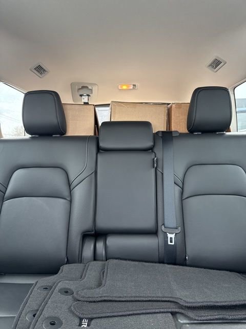 Used 2025 Nissan Pathfinder SL w/ Lighting Package (N92) image 17