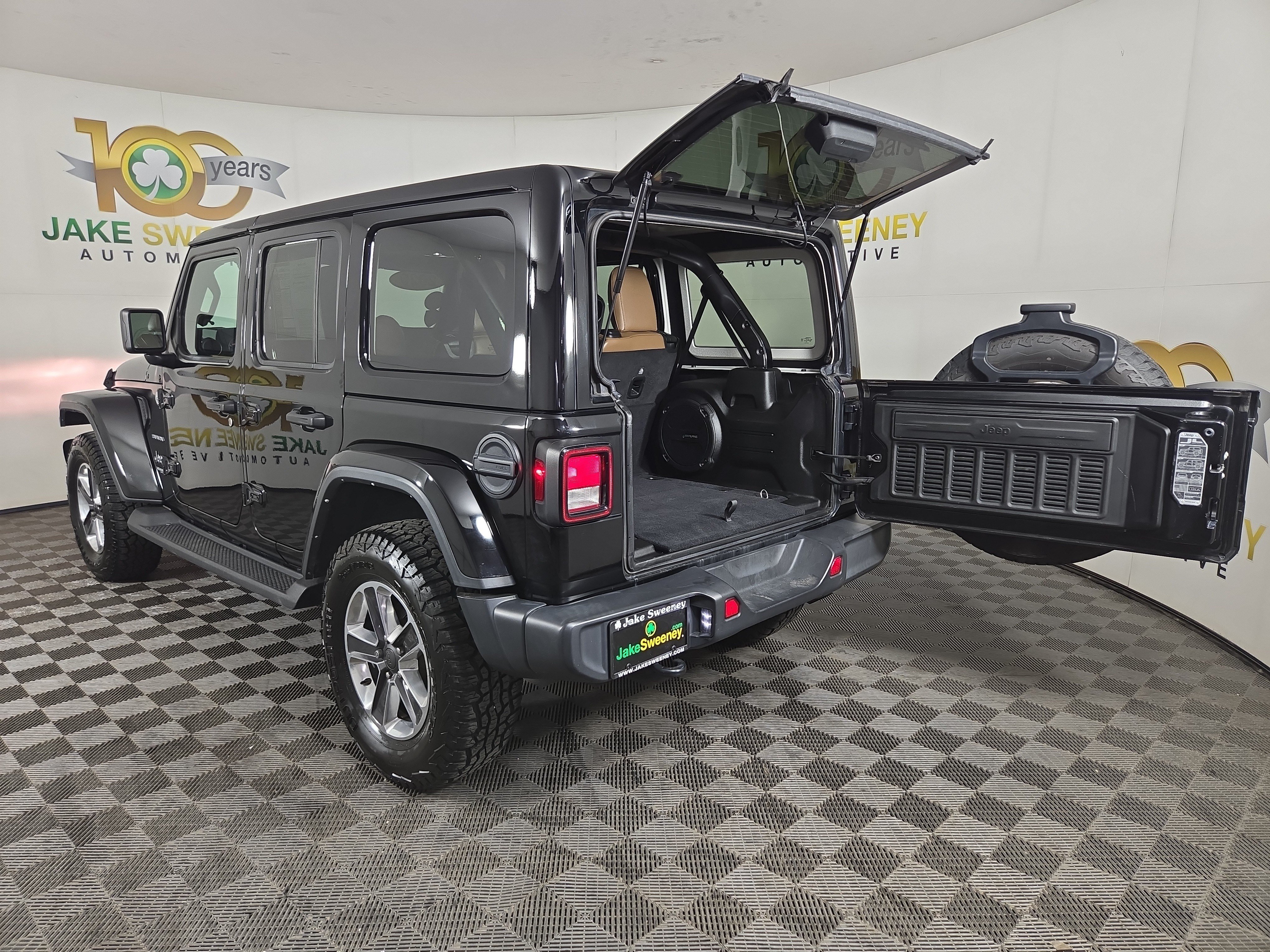 Used 2020 Jeep Wrangler Unlimited Sahara AWD/4WD image 32