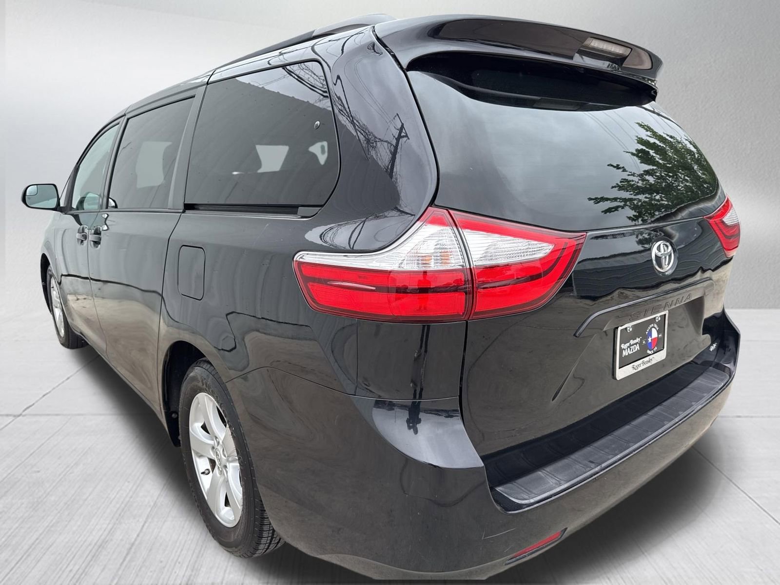 Used 2016 Toyota Sienna LE FWD image 6