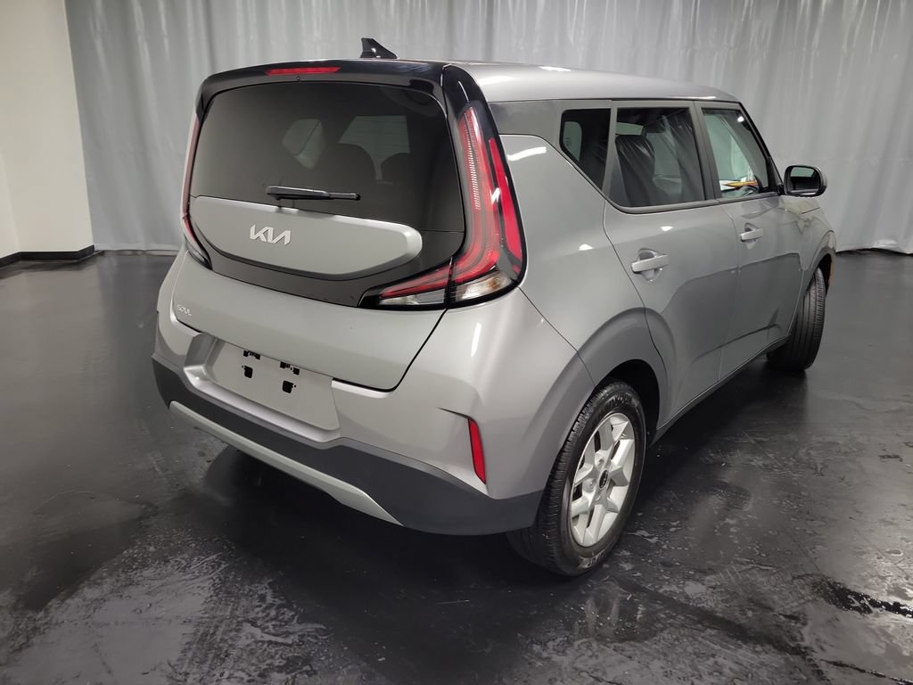 Used 2025 Kia Soul LX w/ LX Technology Package FWD image 8