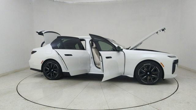 Used 2023 BMW i7 xDrive60 w/ Executive Package 2 image 72