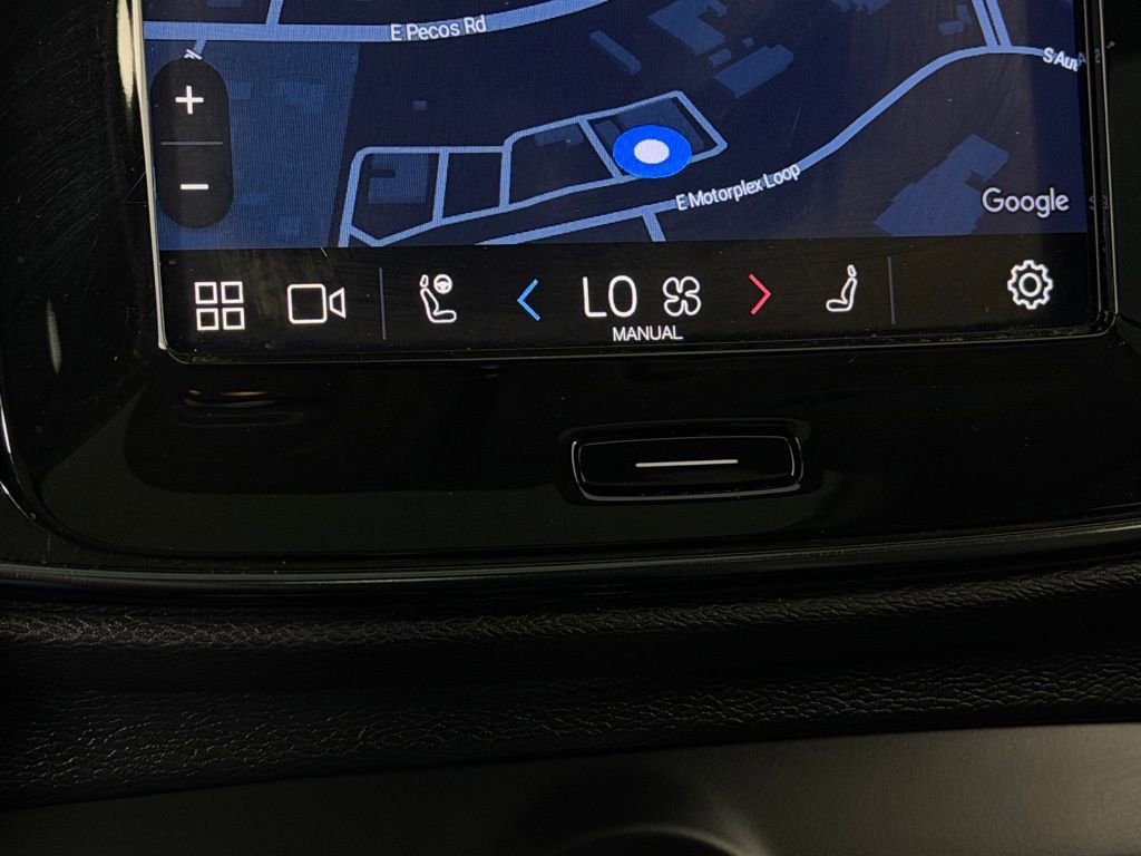 Used 2023 Volvo XC40 B5 Plus w/ Climate Package image 22