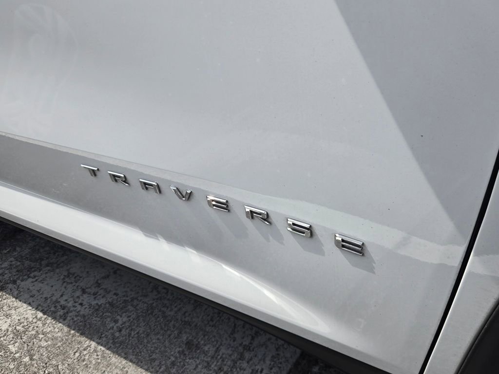 Used 2025 Chevrolet Traverse LT w/ Sun and Wheel Package FWD image 9