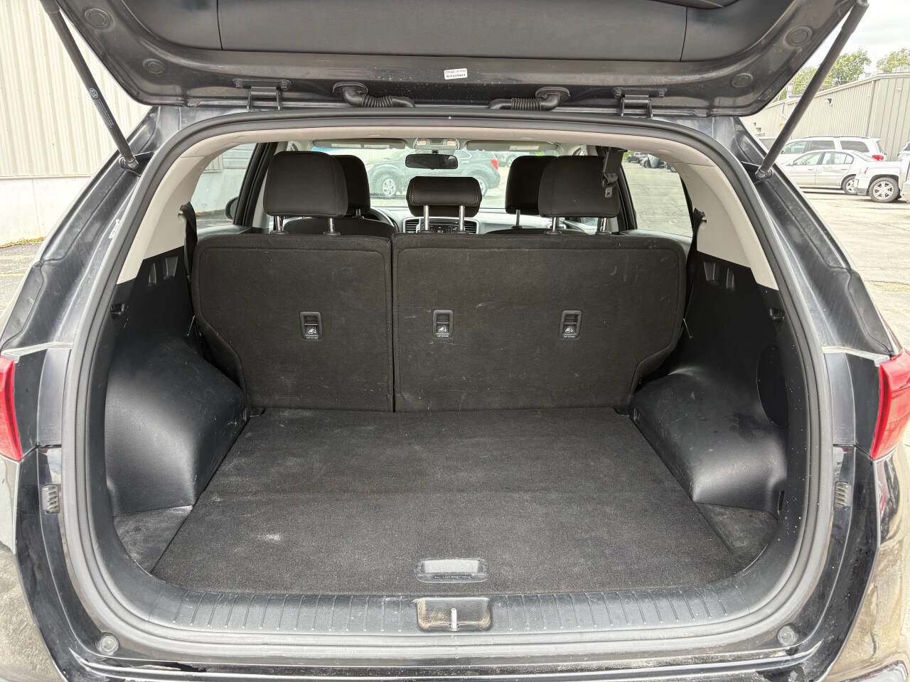 Used 2019 Kia Sportage LX image 9