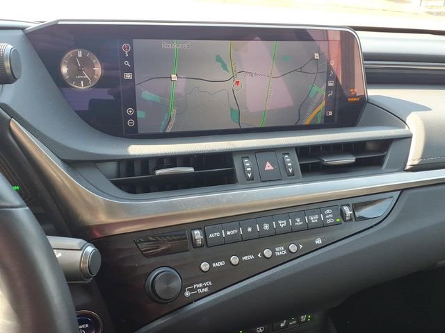 Used 2020 Lexus ES 300h w/ Luxury Package image 9