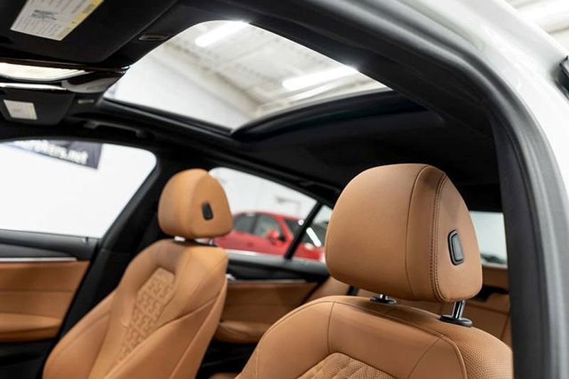 Used 2023 BMW 530i xDrive w/ Convenience Package image 10