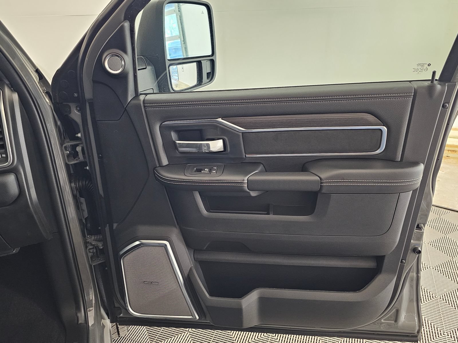 New 2026 RAM 3500 Laramie AWD/4WD image 31