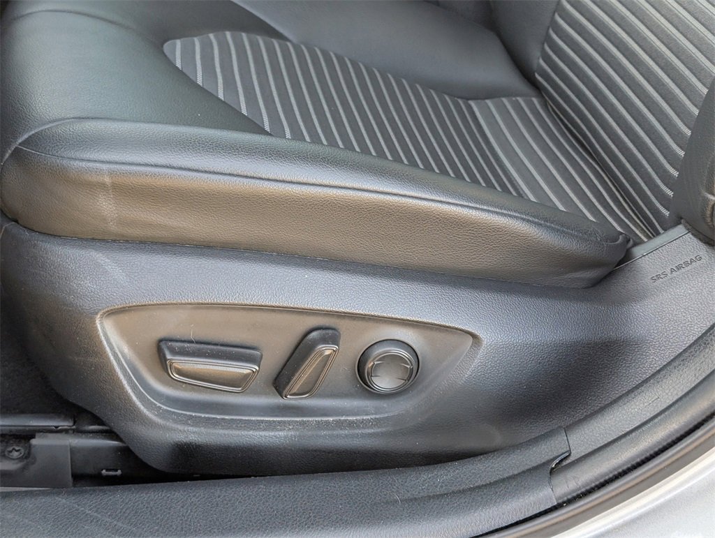 Used 2022 Toyota Camry SE image 11