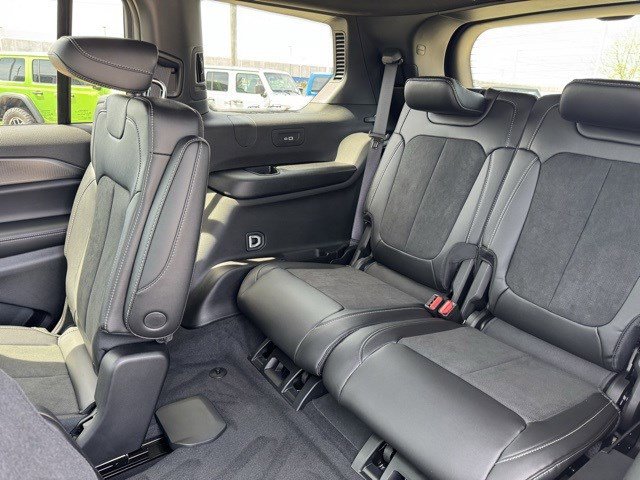 New 2025 Jeep Grand Cherokee L Altitude image 27