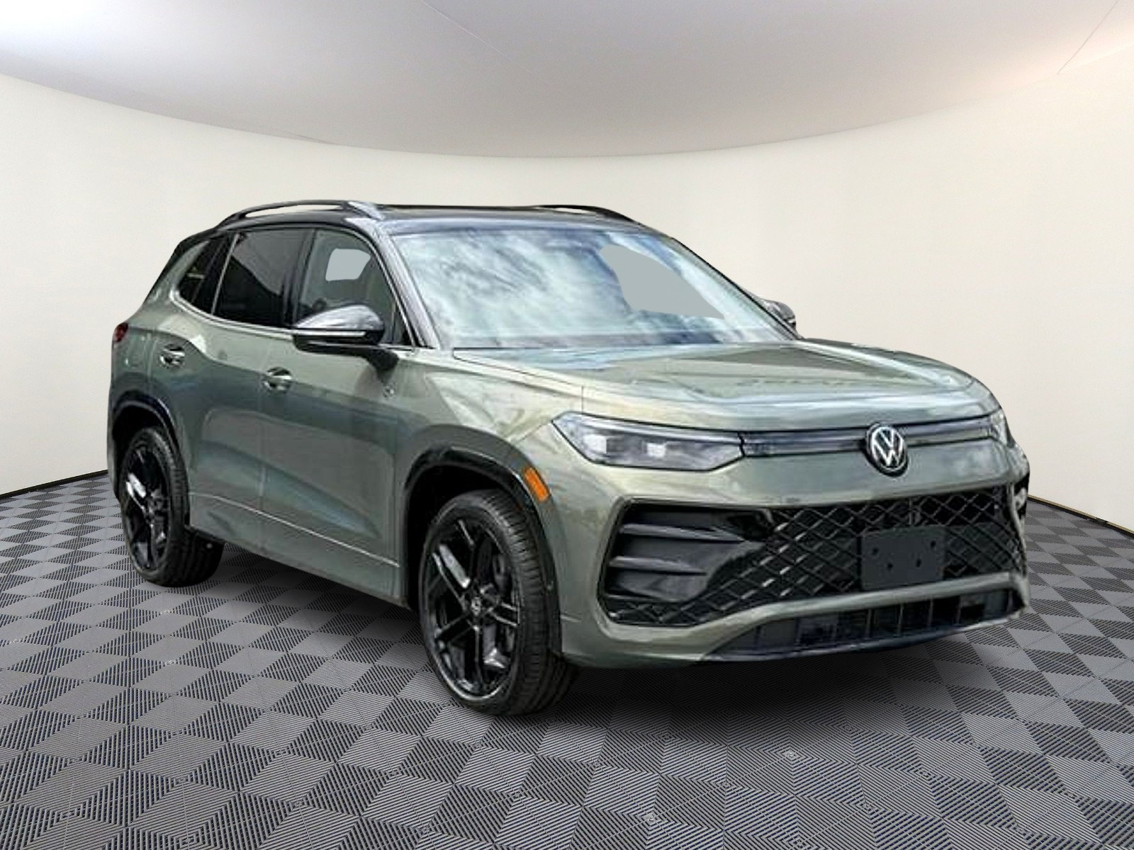 New 2026 Volkswagen Tiguan SE R-Line FWD image 1