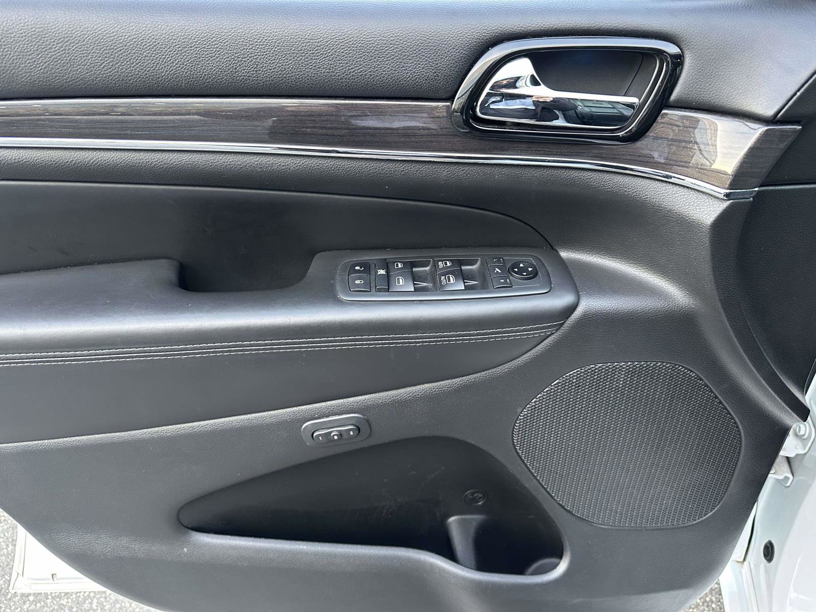 Used 2020 Jeep Grand Cherokee Overland image 14