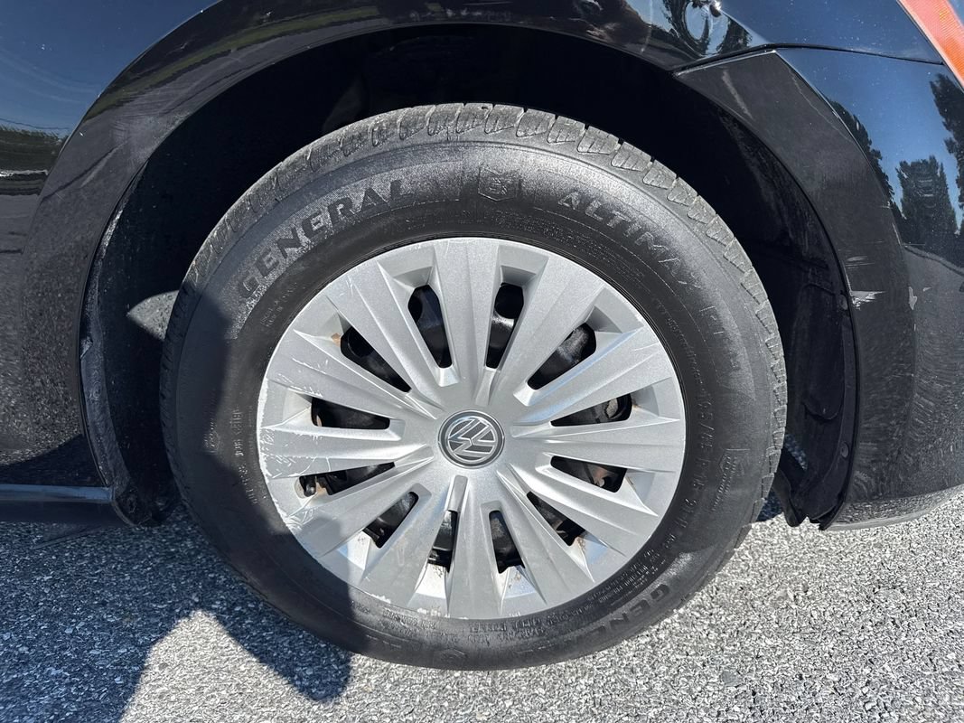 Used 2015 Volkswagen Golf Launch Edition FWD image 29