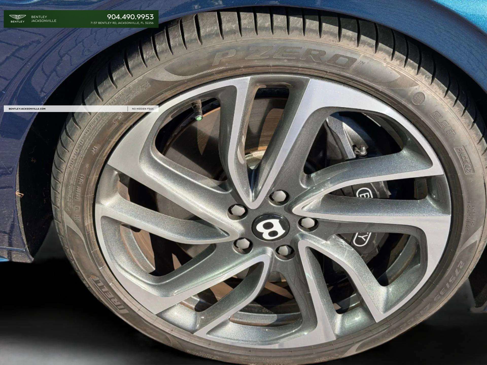 Used 2025 Bentley Flying Spur Plug-In Hybrid image 54