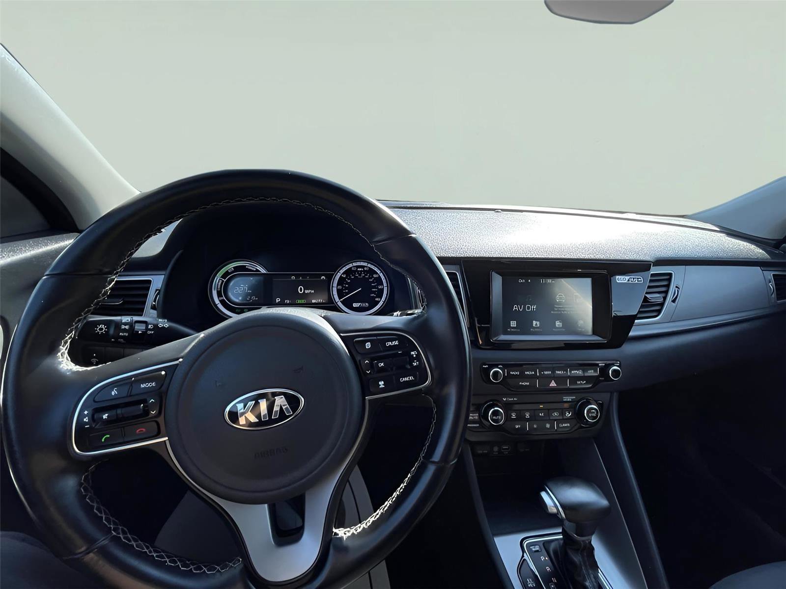 Used 2018 Kia Niro LX image 25