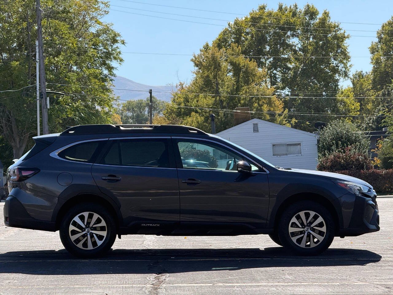 Used 2023 Subaru Outback Premium AWD/4WD image 6