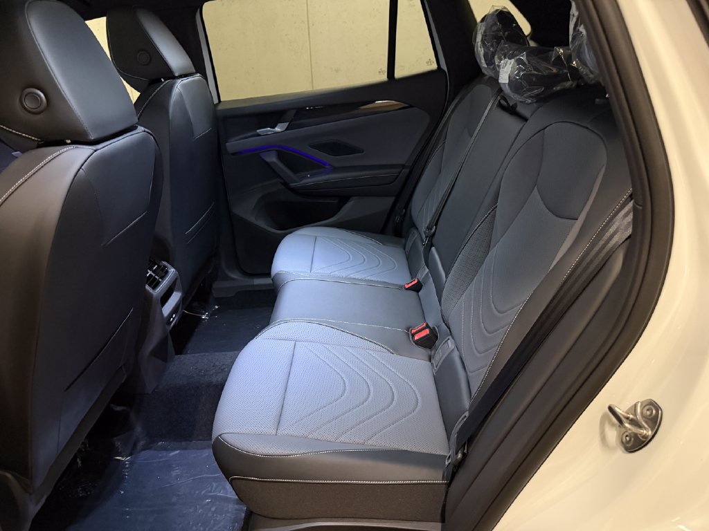 New 2026 Volkswagen Tiguan SE R-Line FWD image 23