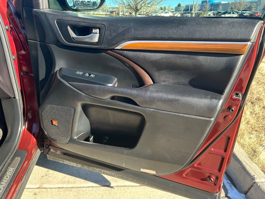 Used 2017 Toyota Highlander Limited image 22