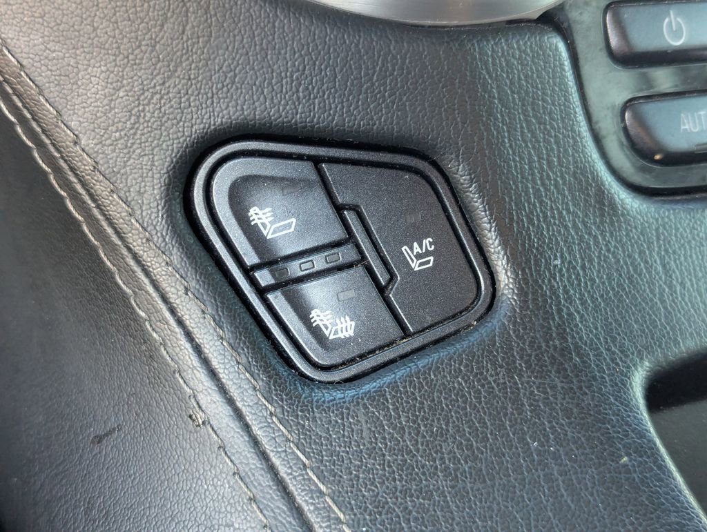 Used 2015 GMC Yukon SLT AWD/4WD image 16