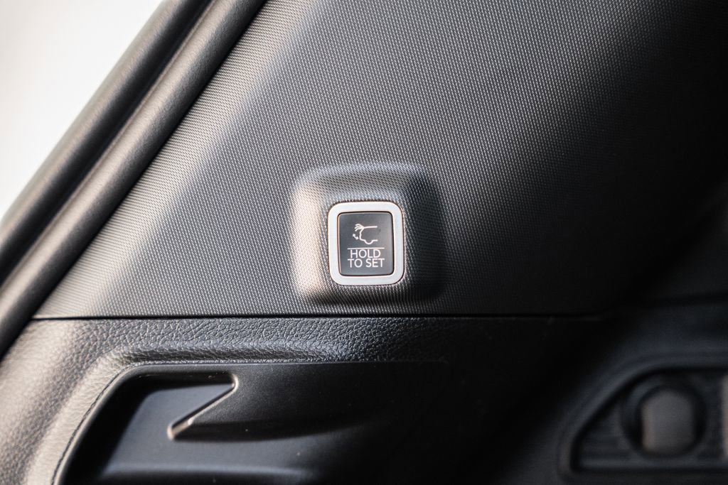 New 2025 Jeep Grand Cherokee Laredo X w/ Luxury Tech Group I image 11