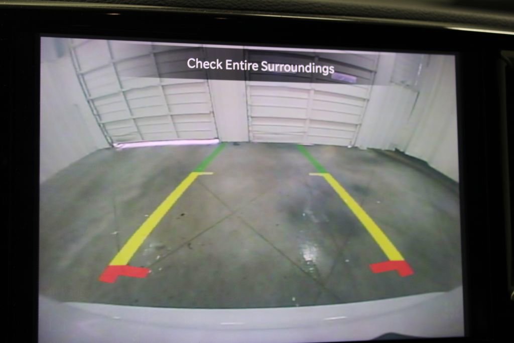 Used 2024 Chrysler Pacifica Touring-L image 31