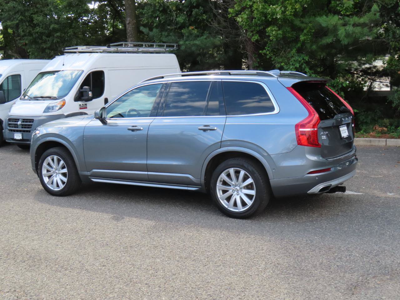 Used 2018 Volvo XC90 T6 Momentum w/ Convenience Package AWD/4WD image 3