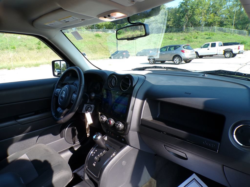 Used 2017 Jeep Patriot Latitude FWD image 12