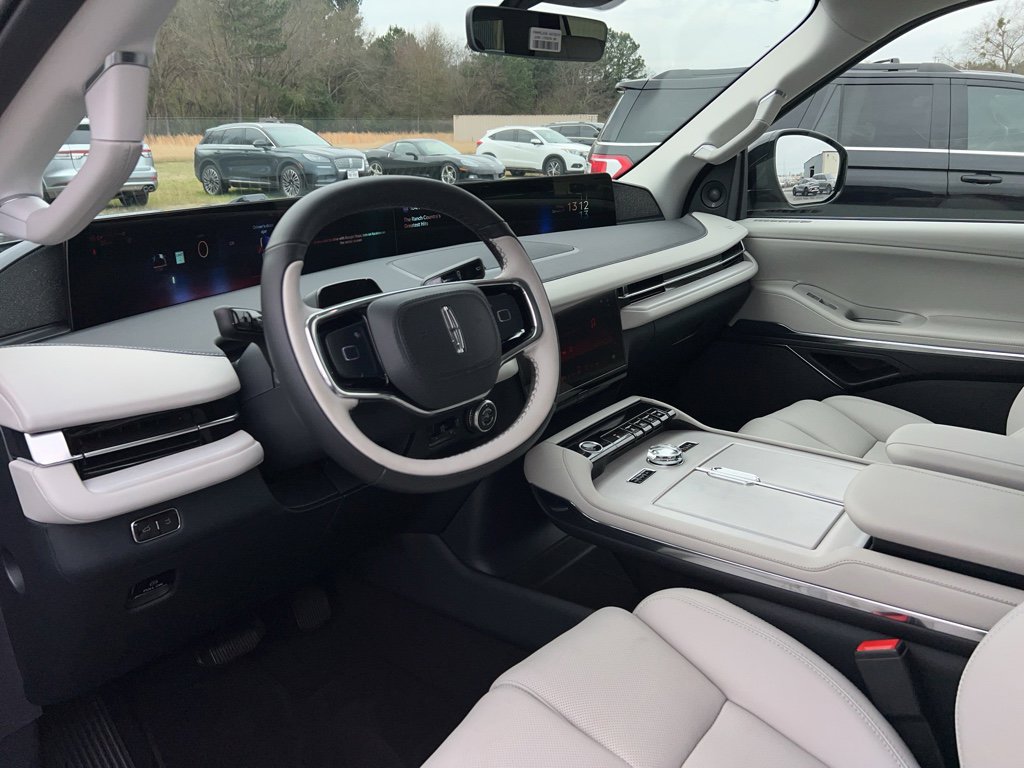 New 2026 Lincoln Navigator L Reserve w/ Jet Appearance Package image 8