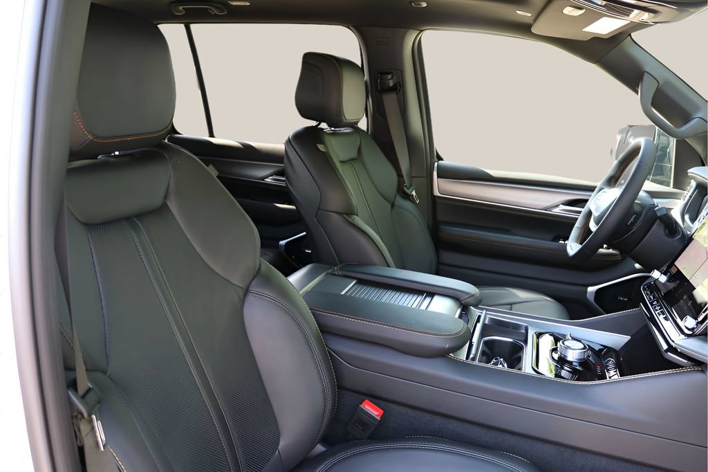 New 2026 Jeep Grand Wagoneer 4WD image 23