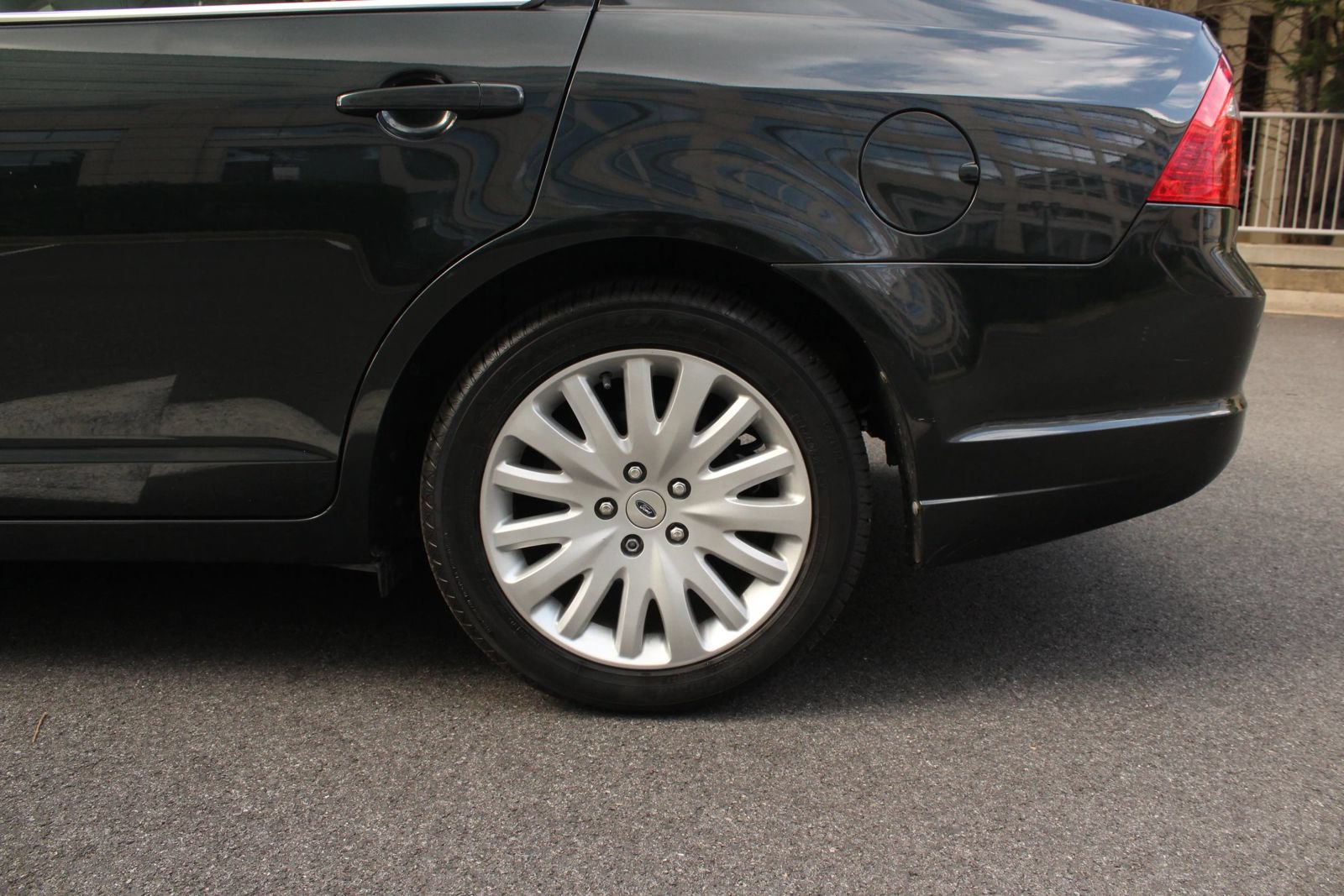Used 2010 Ford Fusion Hybrid FWD image 10