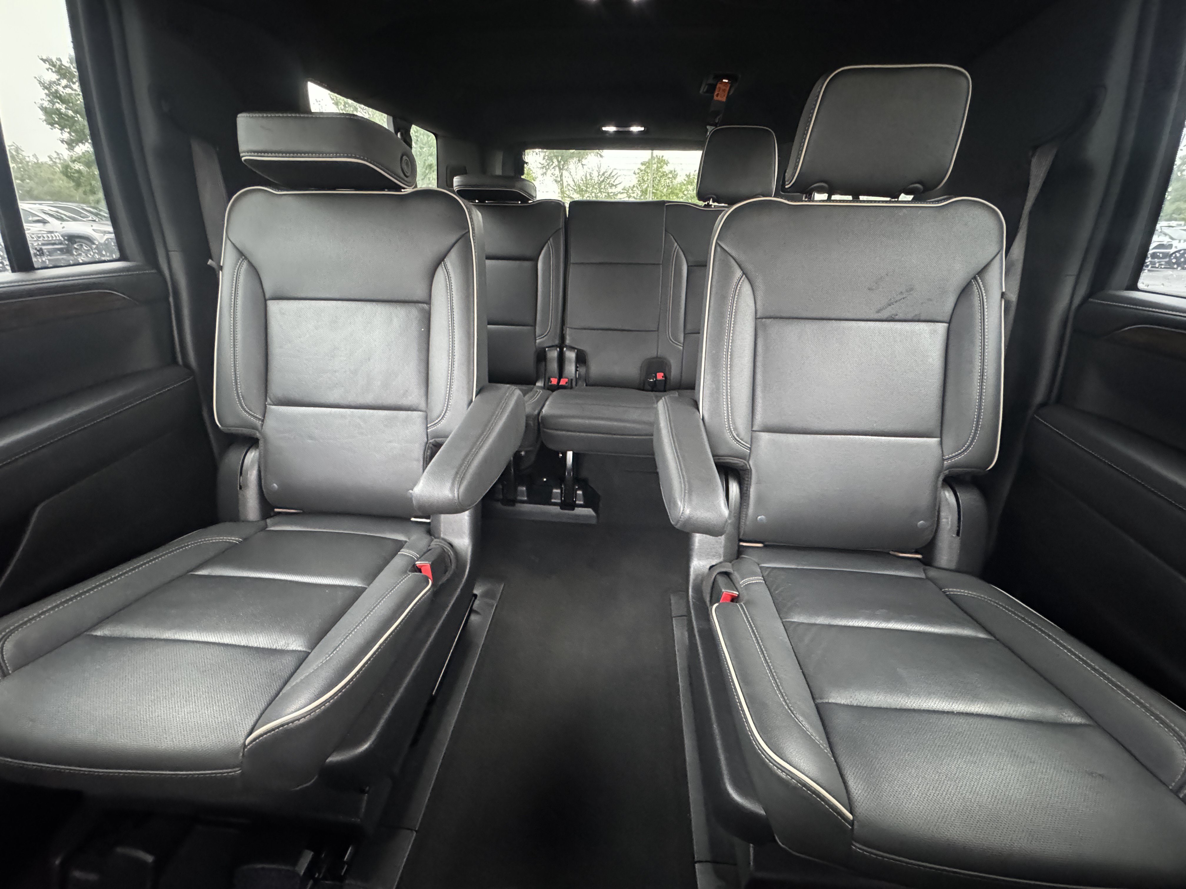 Used 2022 Chevrolet Suburban Premier AWD/4WD image 31
