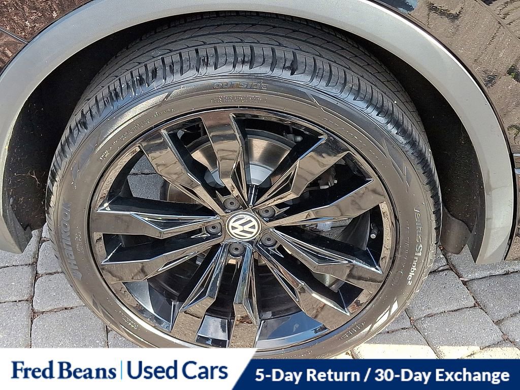 Used 2021 Volkswagen Tiguan SE R-Line image 9