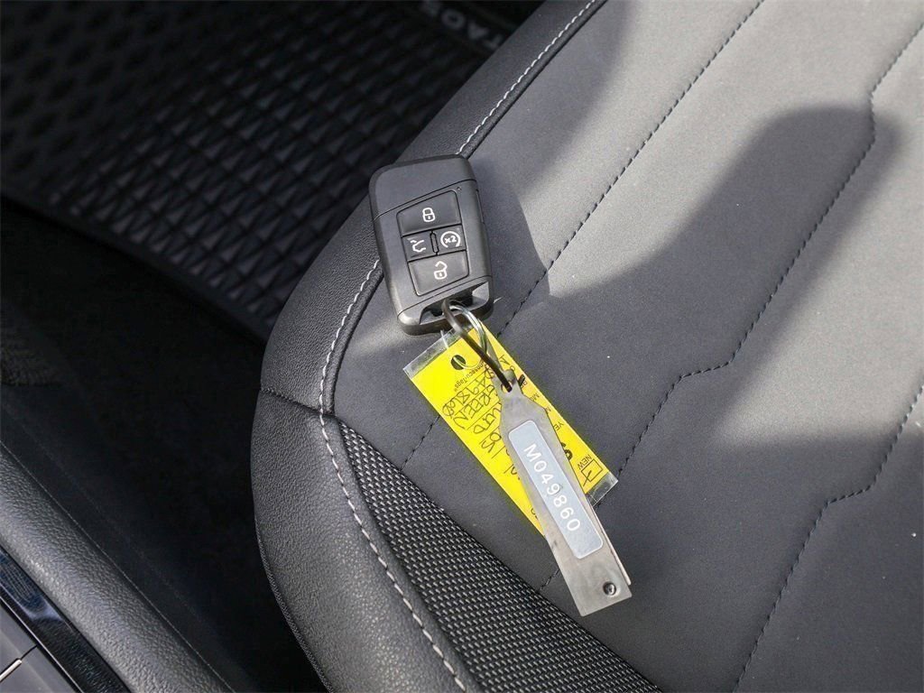 New 2025 Volkswagen Taos SE image 26