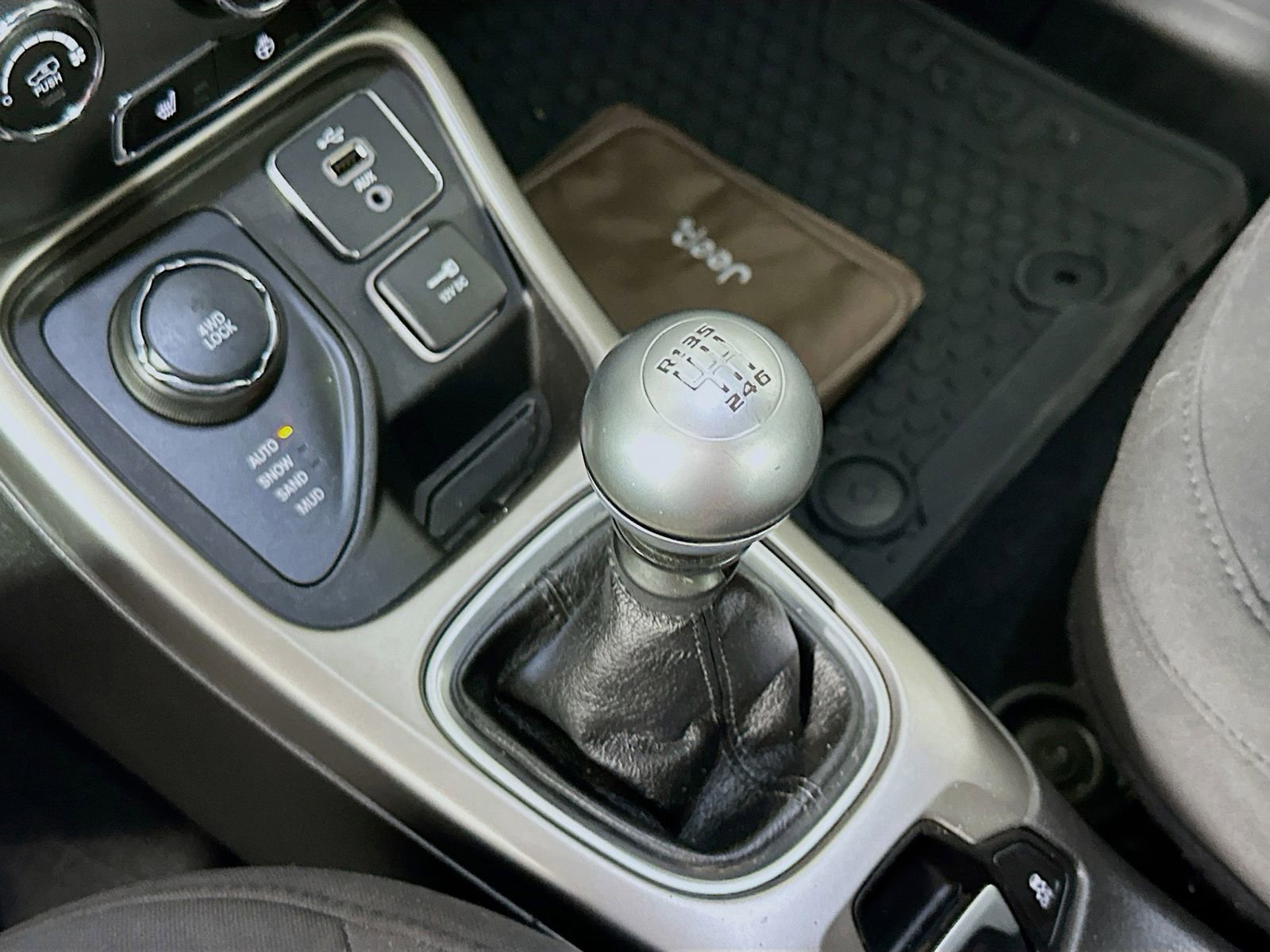 Used 2017 Jeep Compass Sport w/ Cold Weather Group image 17