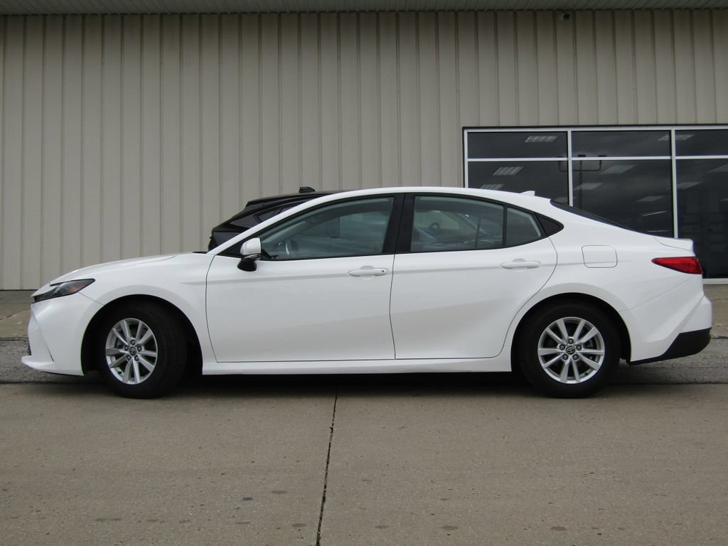 Used 2025 Toyota Camry LE FWD image 11