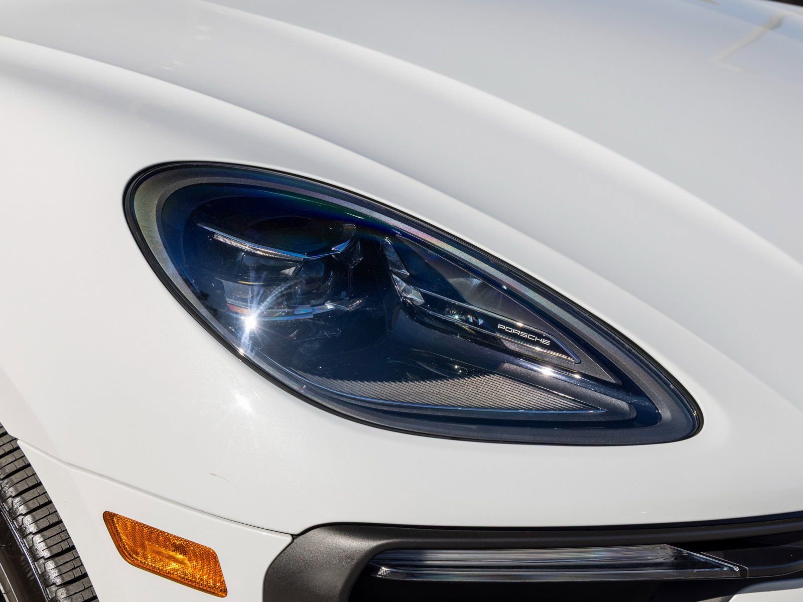 Certified 2025 Porsche Macan image 15