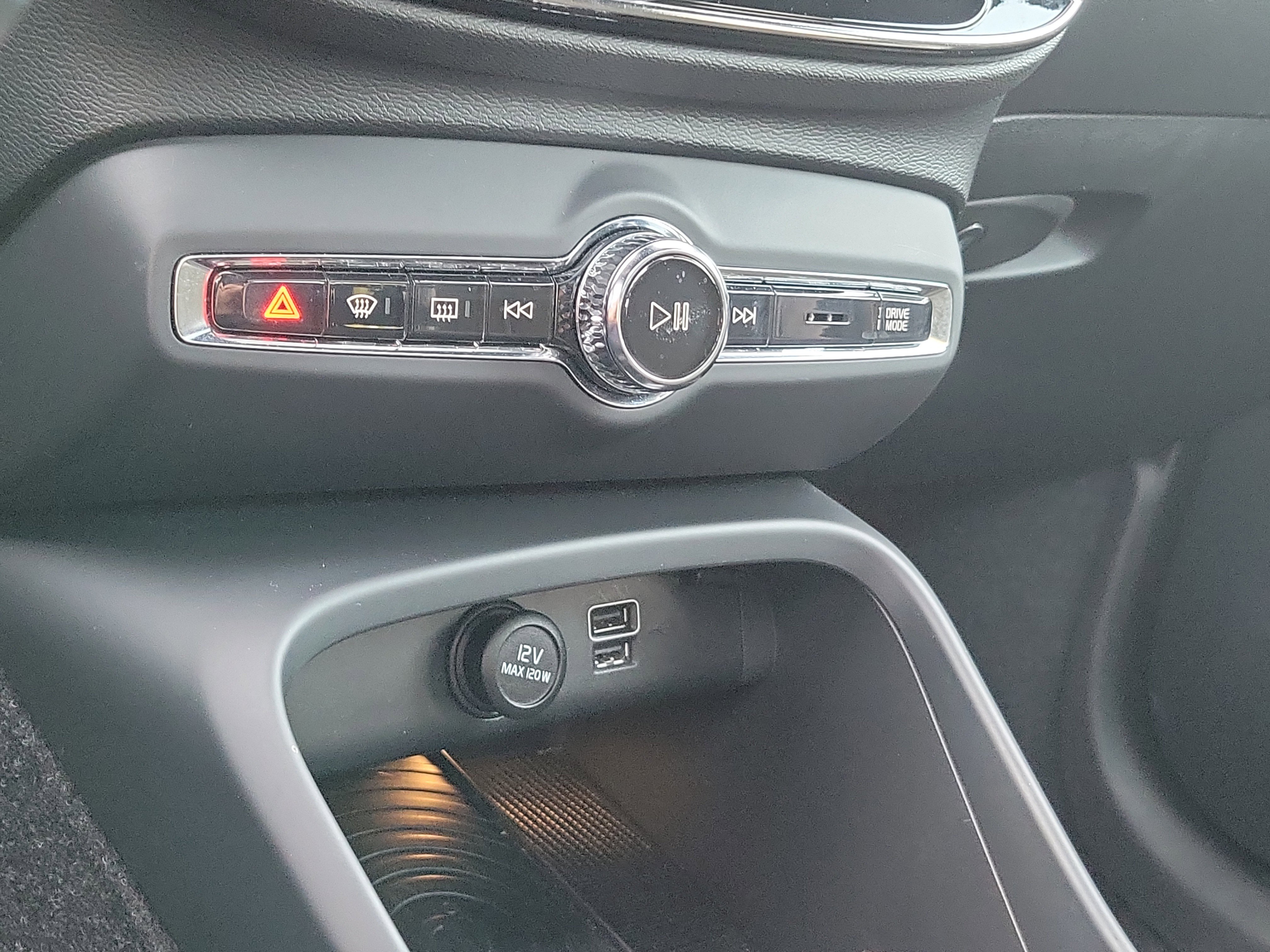 Used 2019 Volvo XC40 T5 R-Design image 31