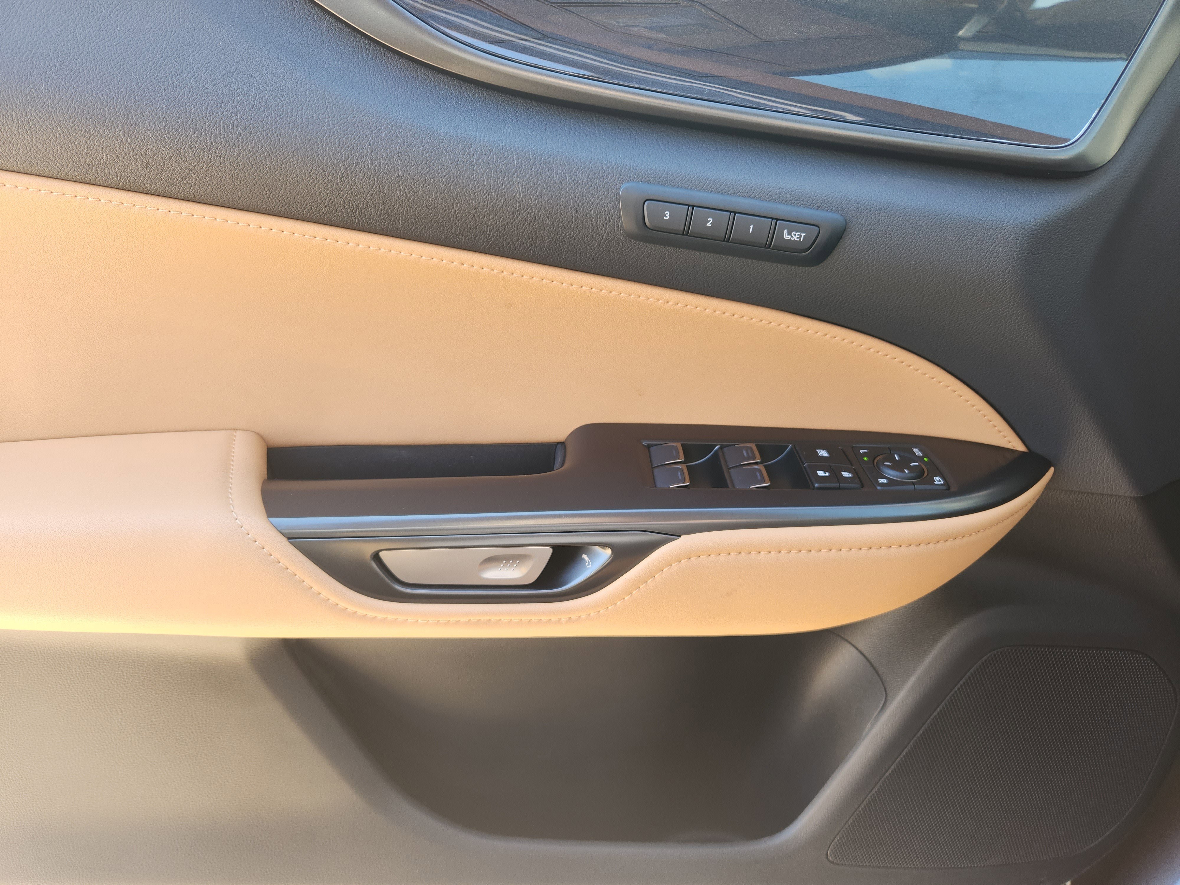 Certified 2025 Lexus NX 250 FWD w/ Premium Package image 27