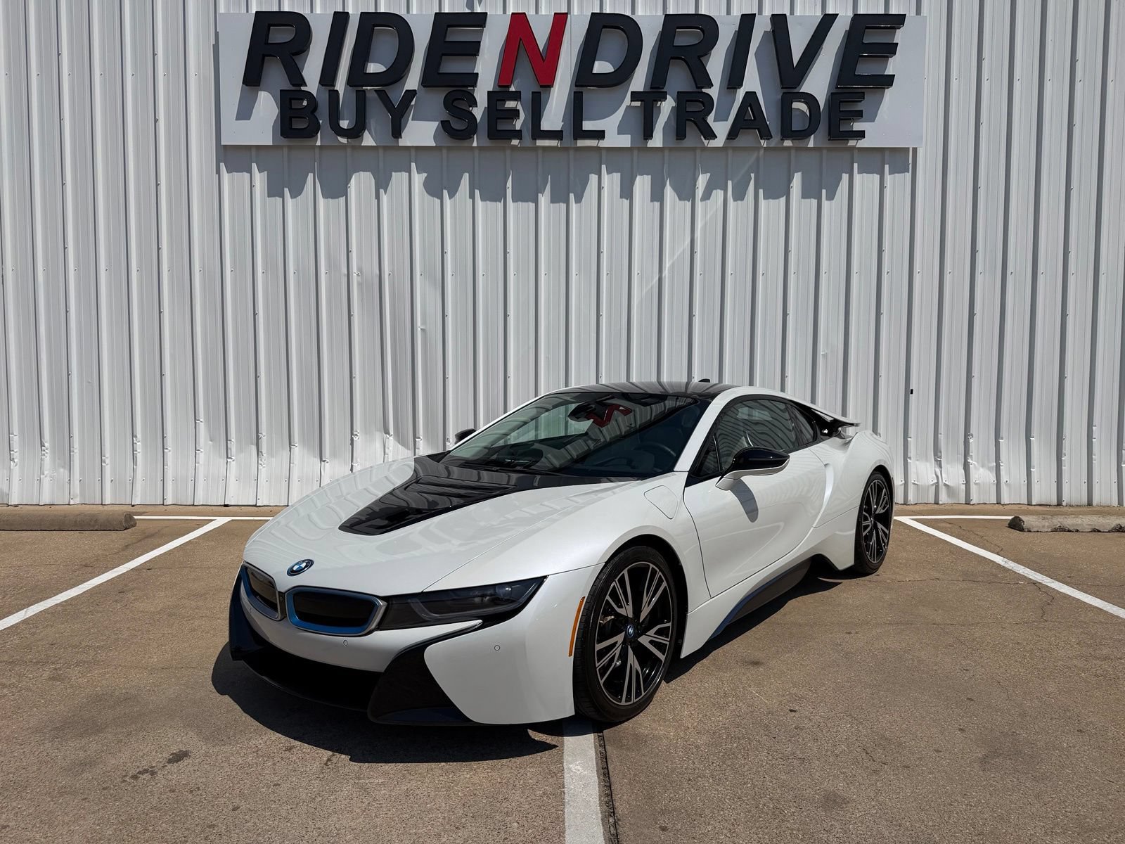 Used 2019 BMW i8 Coupe AWD/4WD video 1