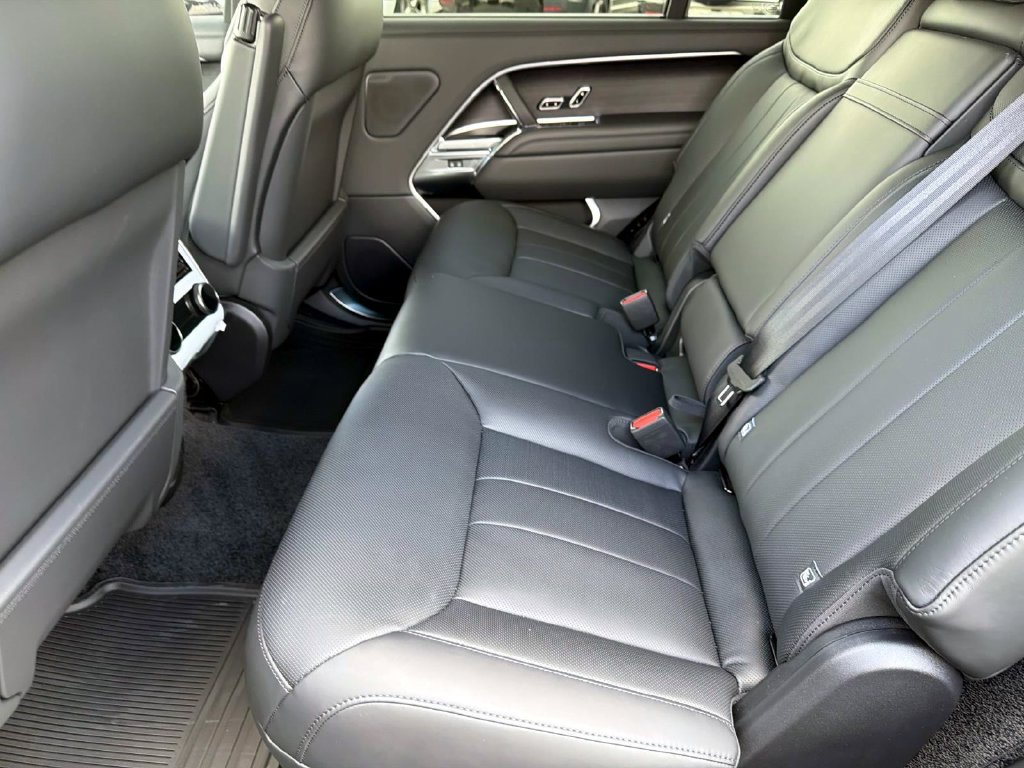 New 2026 Land Rover Range Rover Long Wheelbase SE AWD/4WD image 13