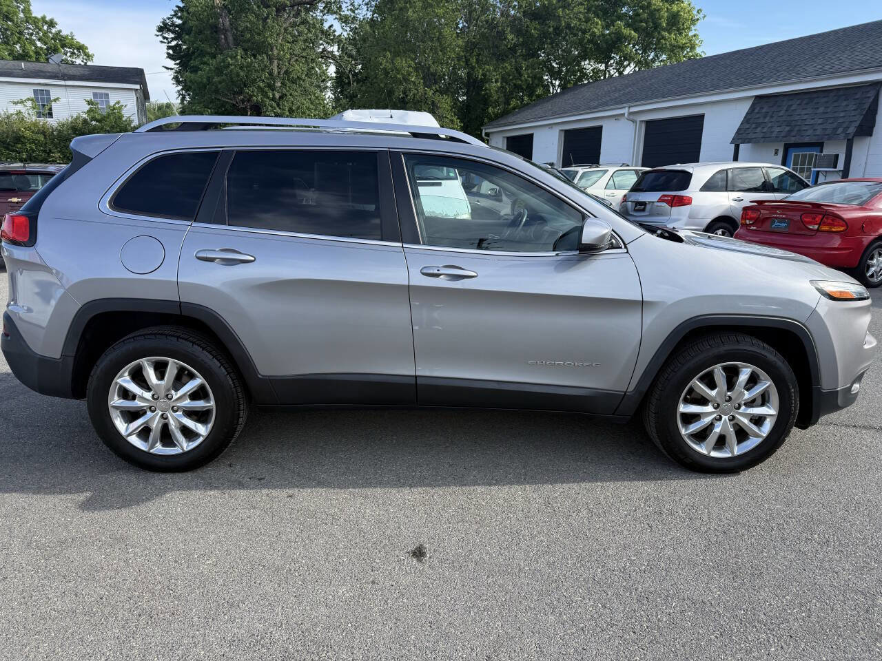 Used 2015 Jeep Cherokee Limited AWD/4WD image 5