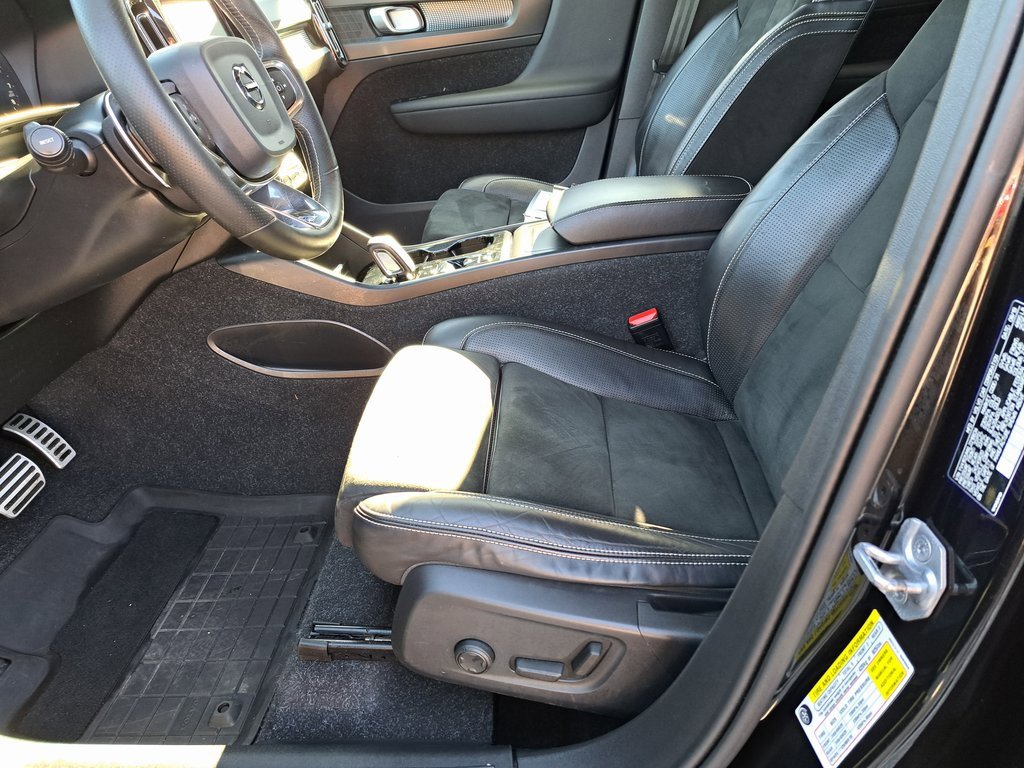 Used 2020 Volvo XC40 T5 R-Design w/ Protection Package Premier image 24