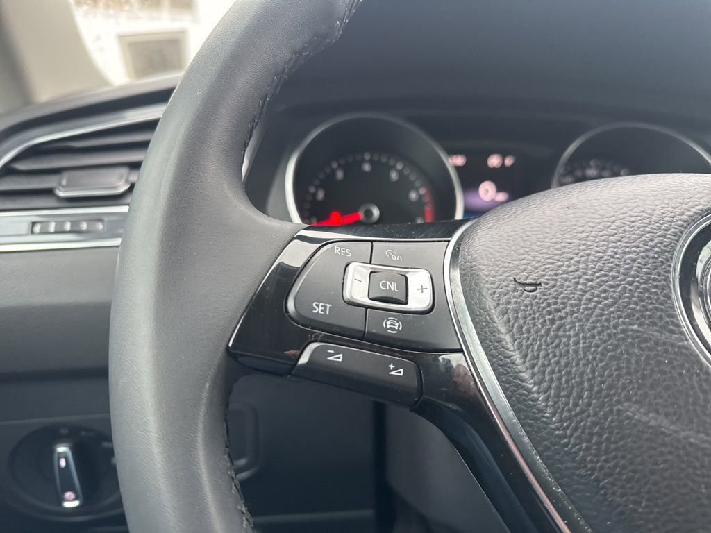 Used 2020 Volkswagen Tiguan SE image 13