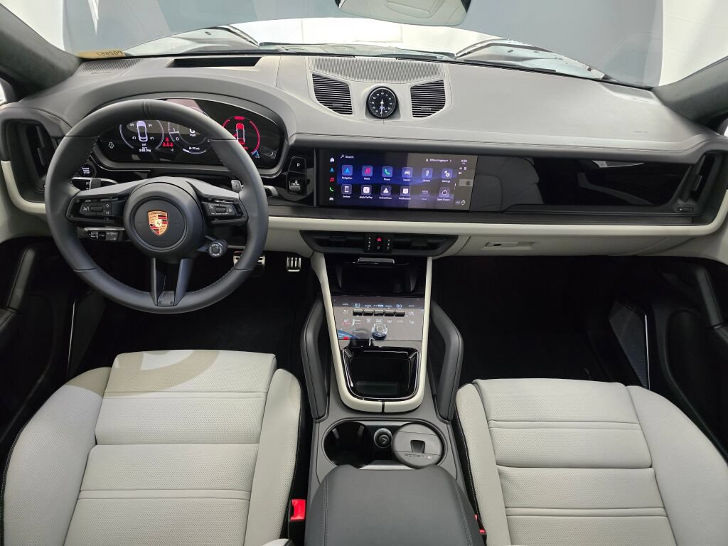 New 2026 Porsche Cayenne GTS AWD/4WD image 19