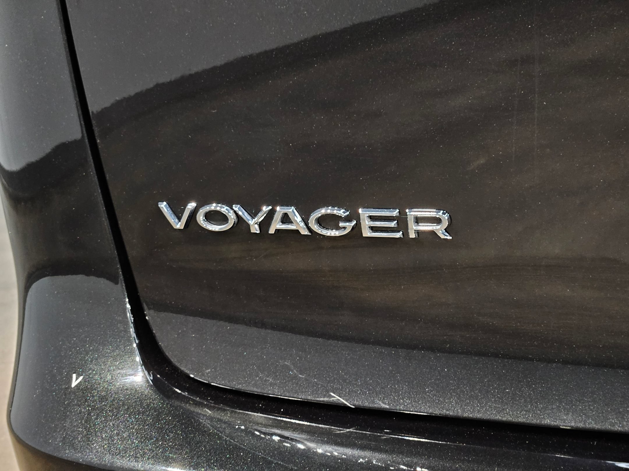 Used 2021 Chrysler Voyager L FWD image 35