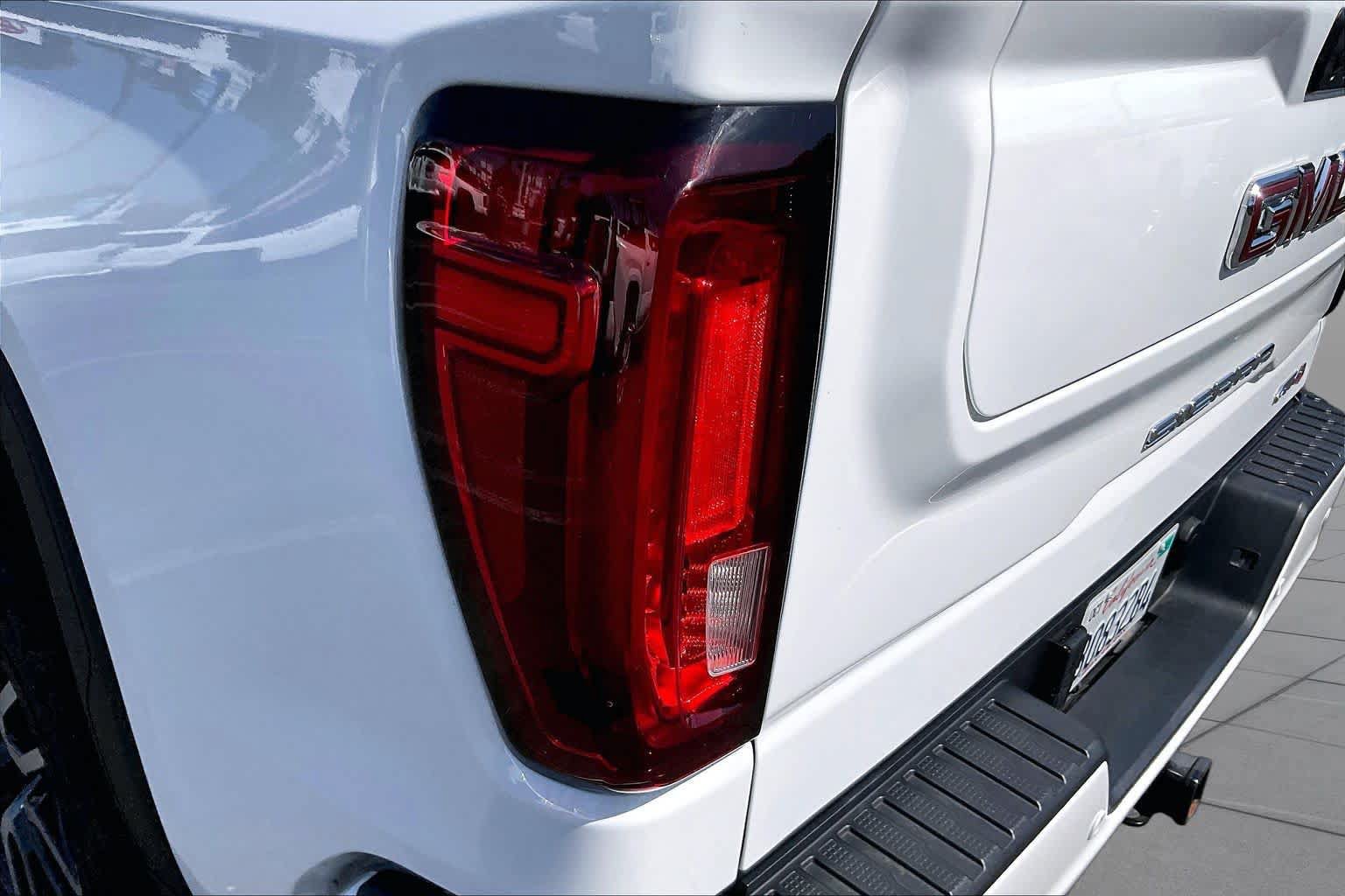 Used 2024 GMC Sierra 1500 AT4 w/ AT4 Premium Package AWD/4WD image 28